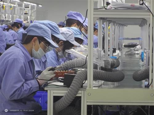 魚躍醫(yī)療集團(tuán)是當(dāng)前國內(nèi)疫情物資生產(chǎn)主力軍,僅額溫槍一項(xiàng)體溫產(chǎn)品,政府要求日產(chǎn)達(dá)2